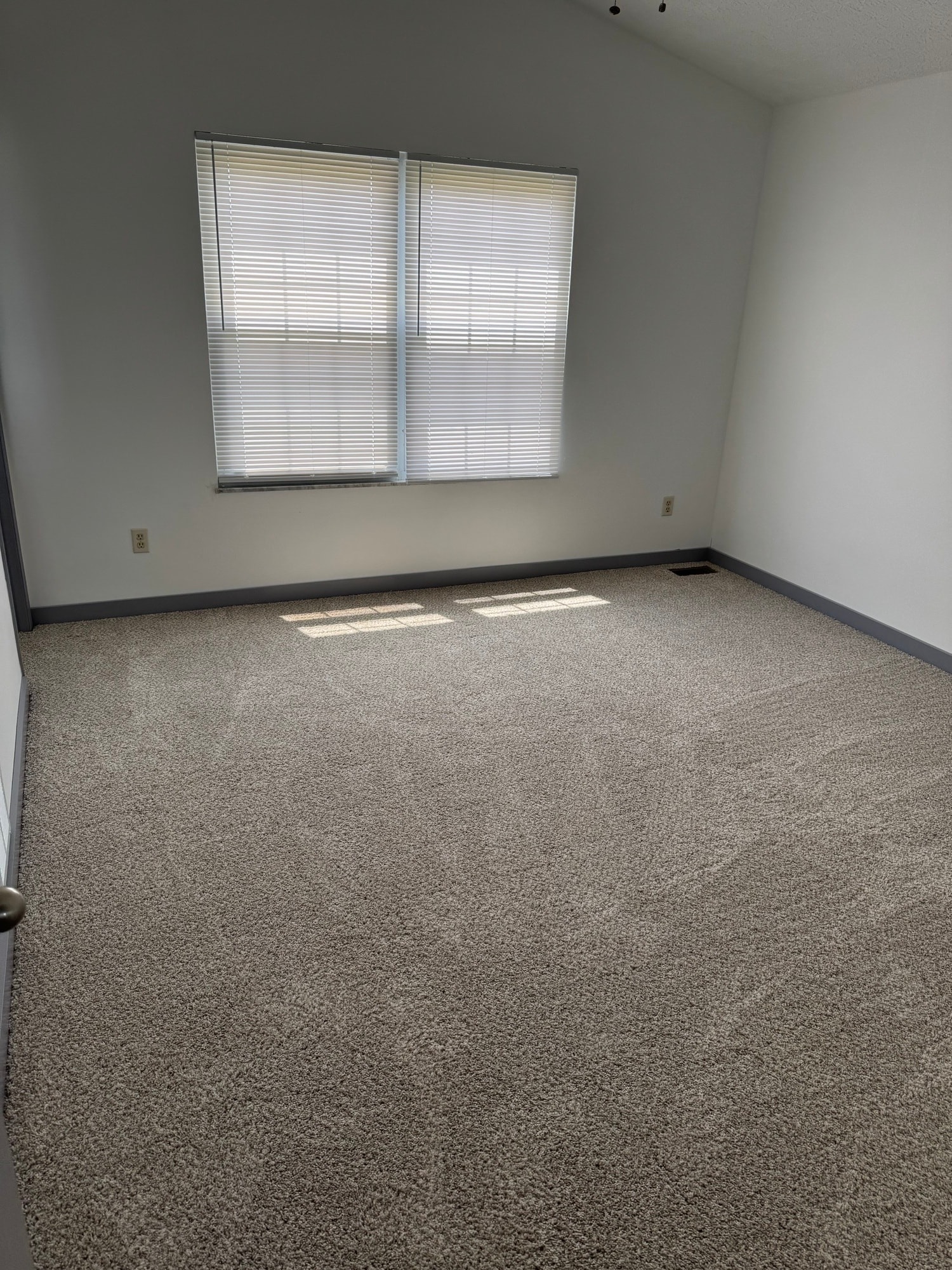 Building Photo - 475 Broadview Ct