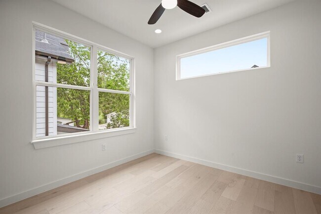 Building Photo - 5305 Ledesma Rd