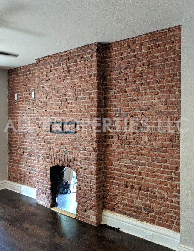 Building Photo - 1319 E 27th Ave