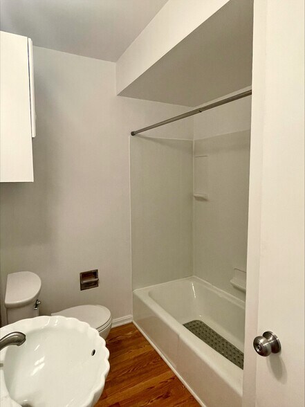 Building Photo - 34 Clinton Ave