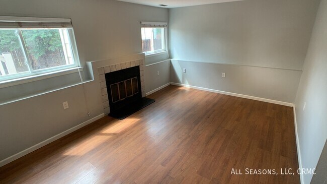 Building Photo - 210 Wallace St