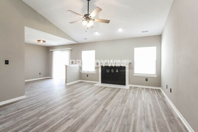 Building Photo - MOVE IN SPECIAL - February FREE with move ...