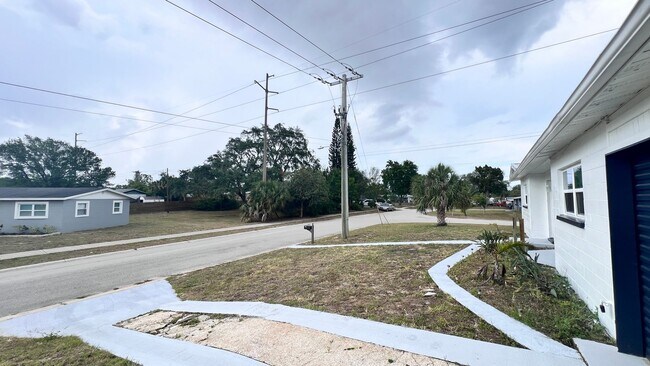 Building Photo - Timeless Appeal Meets Modern Living – 3BR Home on Expansive Lot in Titusville! WASHER & DRYER INC...