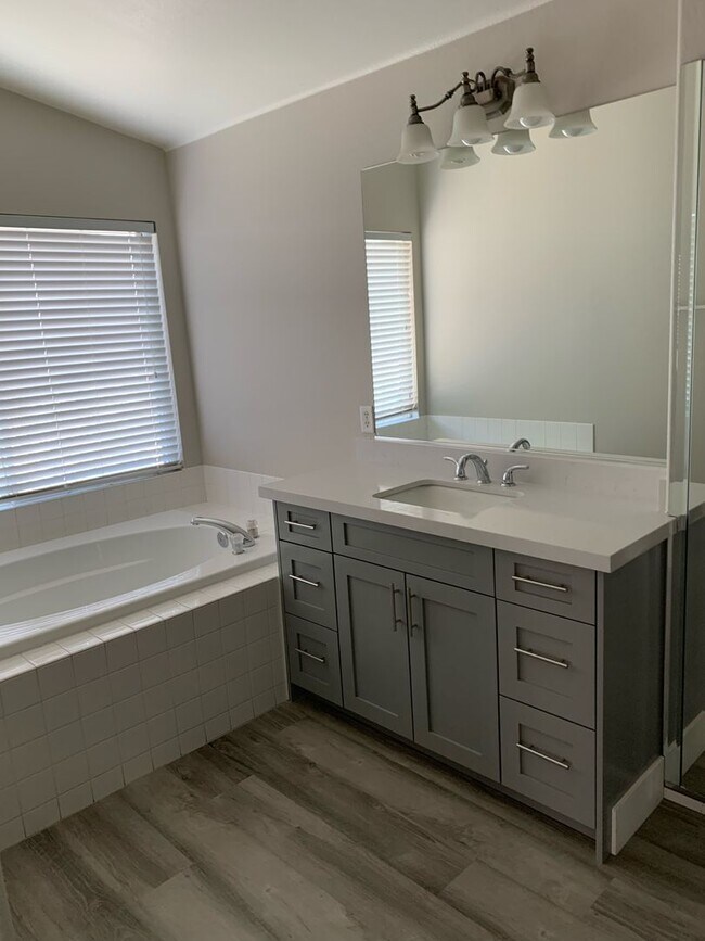 Building Photo - Beautiful Remodeled 2 Story Home in Seven ...