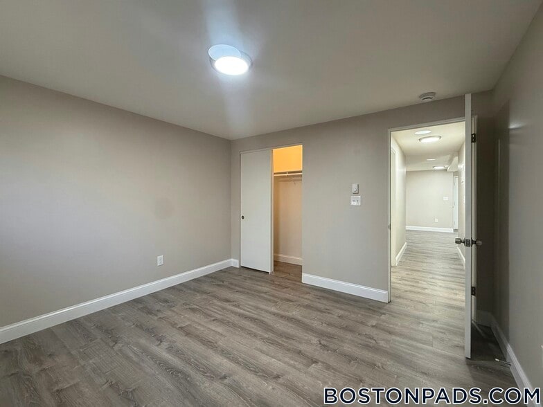 Building Photo - 310 Thompson Rd