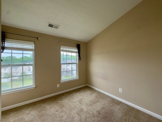 Building Photo - Charming 3BD/2BA/2 Half Bath Townhome with Garage in Aberdeen, MD!