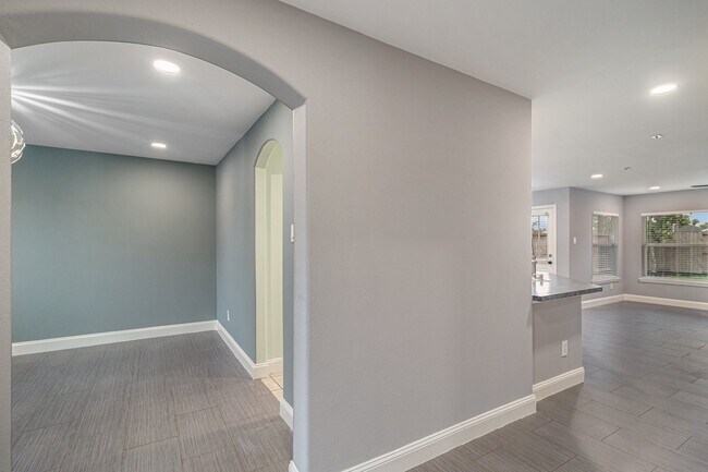 Building Photo - 18103 Red Ash Ct