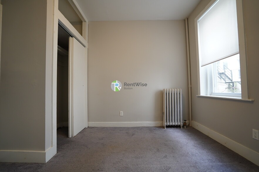 Building Photo - 159 Kelton St