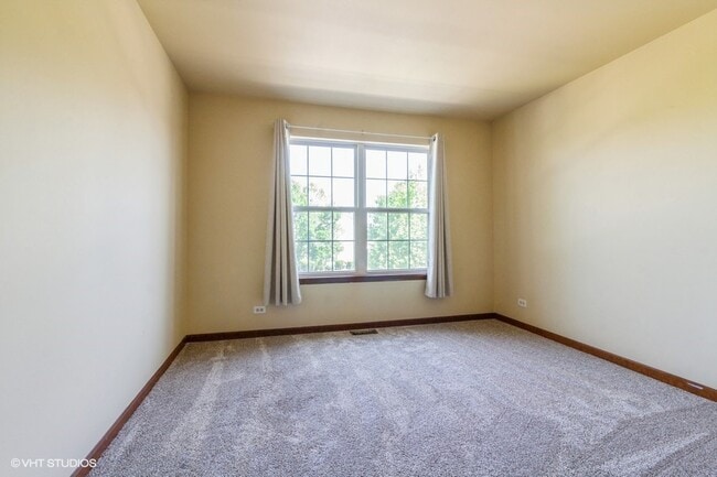 Building Photo - 2418 Oneida Ln