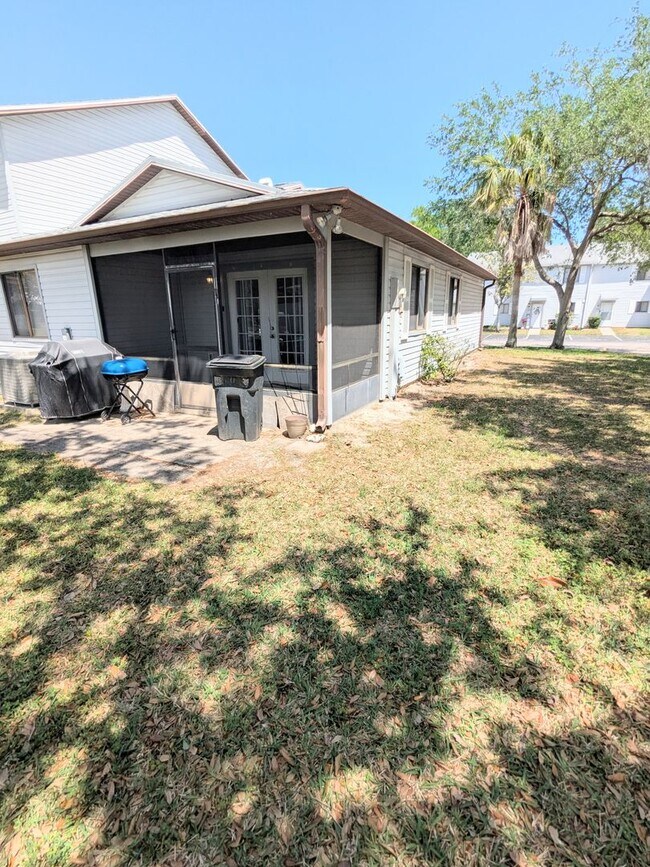 Building Photo - Port Orange 2 bedroom, 2 bathroom, pool and tennis courts