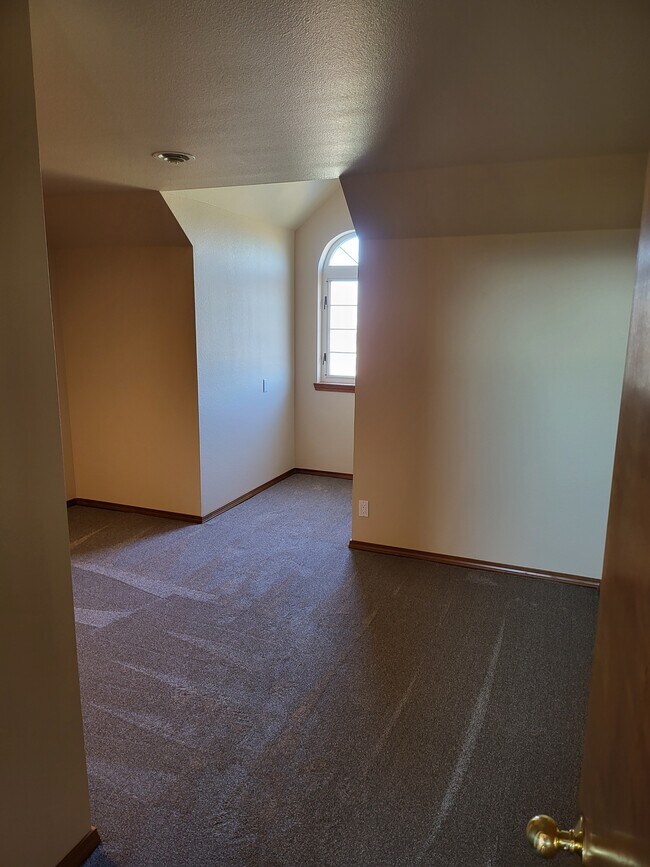 Building Photo - 435 Nicklaus Ct