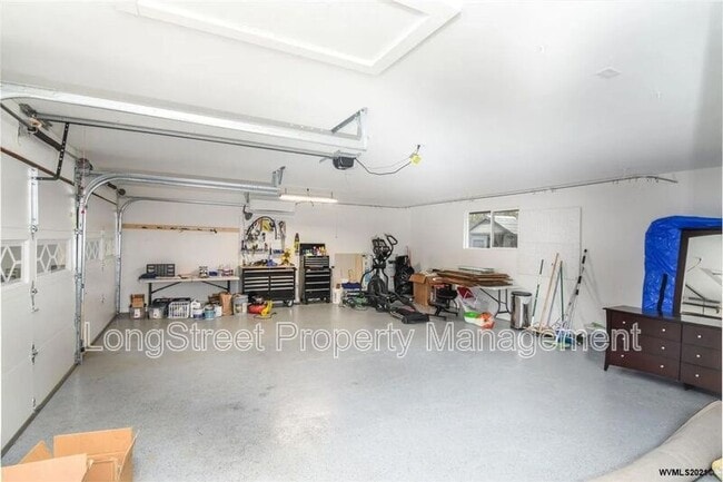 Building Photo - 3610 SW Oetjen Ave