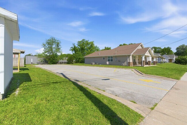 Building Photo - 3 bed 2 bath rental home