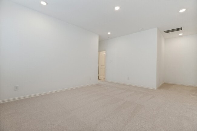 Building Photo - 4766 Lunker St
