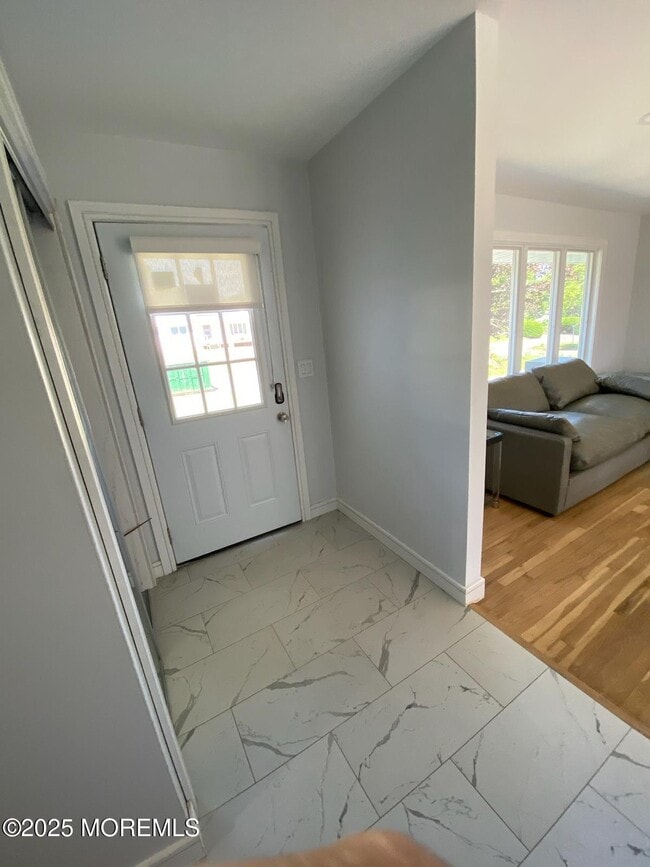 Building Photo - 871 Red Oaks Dr