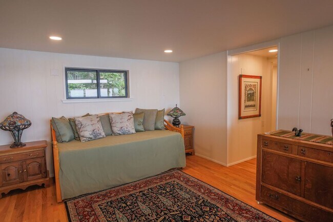 Building Photo - Gorgeous Langley Home With Water View and ...