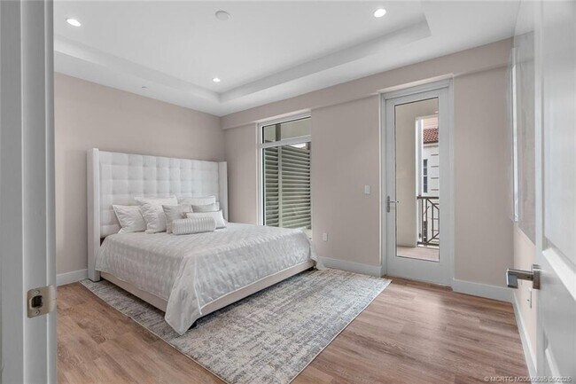 Building Photo - 41 SW Seminole St