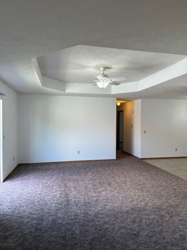 Building Photo - Duplex in Nixa!