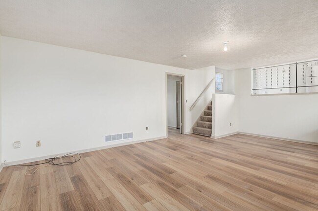 Building Photo - 7450 Richardson Rd