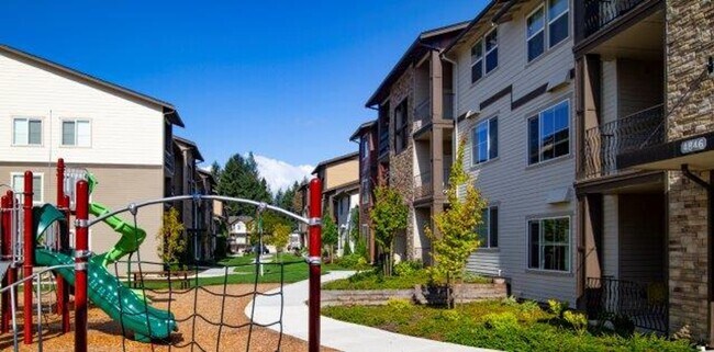 Building Photo - 1 bedroom Townhome with attached garage