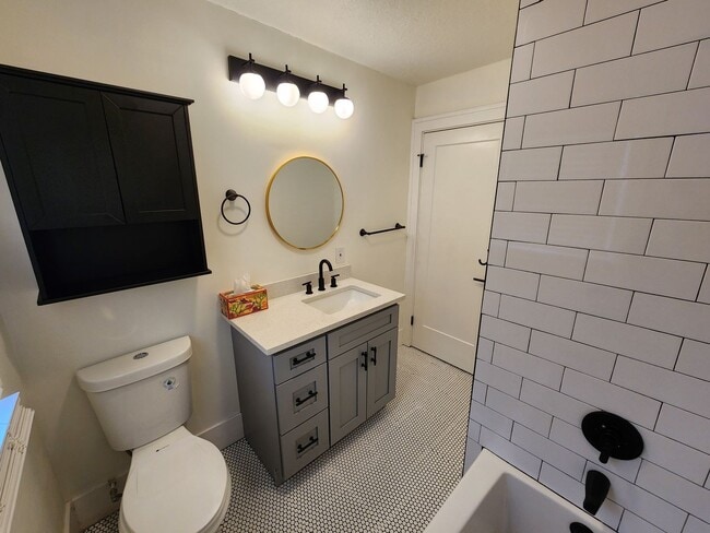 Building Photo - East Bench Luxury Bungalow - Fully Renovated and STUNNING!