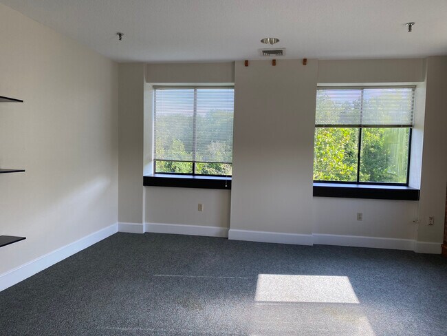 Building Photo - 300 Church St