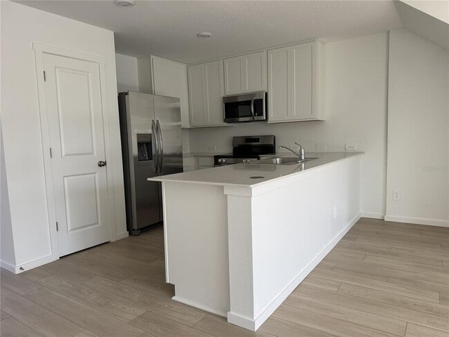 Building Photo - 830 Lynx St