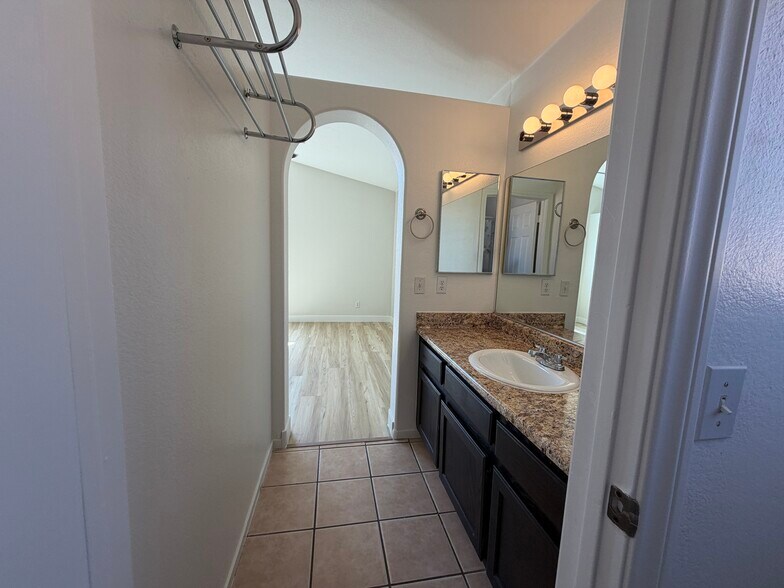 Building Photo - 4537 Switchback St