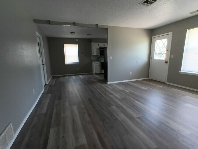 Building Photo - 107 W Campbell Dr