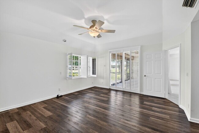 Building Photo - 11570 Briarwood Cir