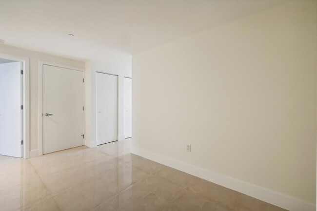 Building Photo - 16385 Biscayne Blvd