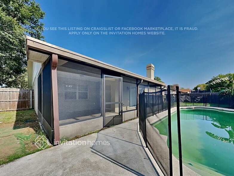 Building Photo - 2825 Mnr Hl Dr