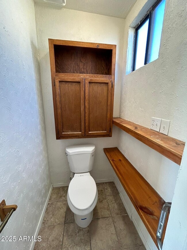 Building Photo - 1957 N Douglas Ave