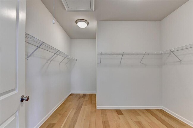 Building Photo - 341 Bailey Walk