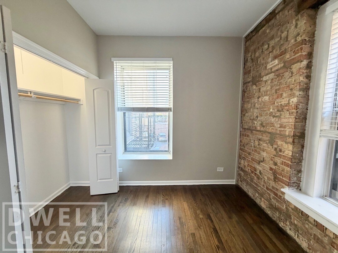 Building Photo - 3433 N Elaine Pl