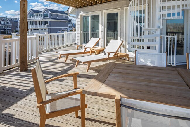 Building Photo - 502 Sunset Blvd