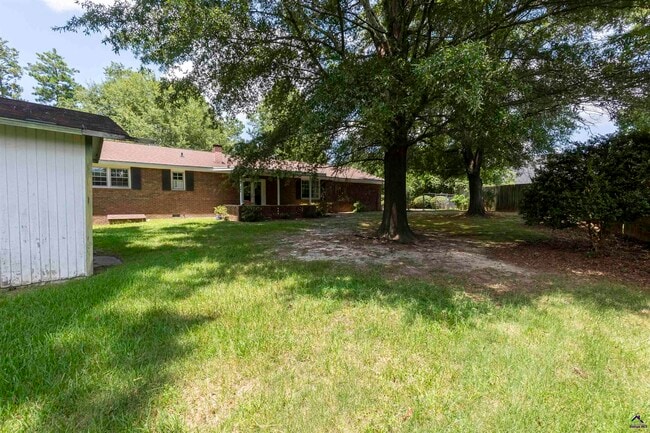 Building Photo - 1726 Greenwood Cir