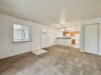 Building Photo - Charming Main floor 2 bed, 2 bath Condo