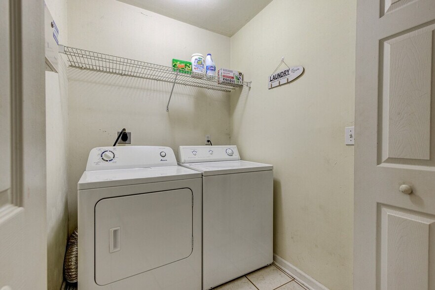 Building Photo - 309 Cactus St