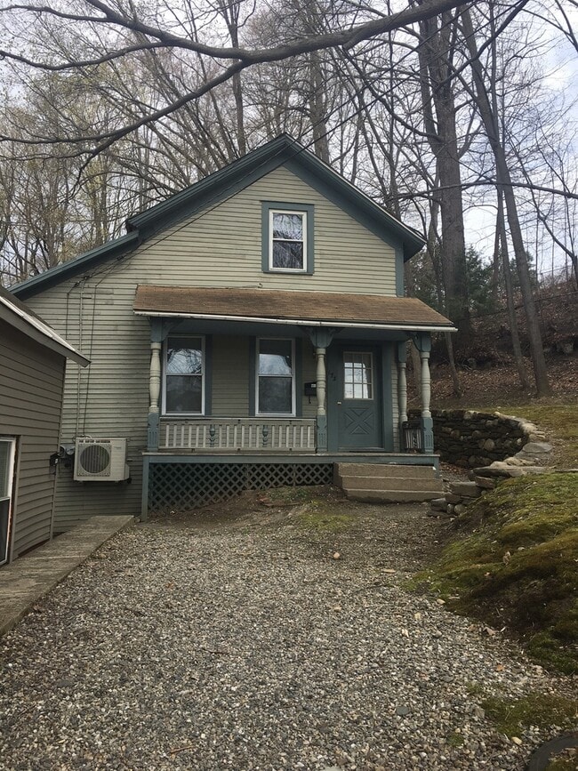 Building Photo - 3 bedroom, single family home