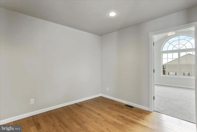 Building Photo - 9 Delano Dr