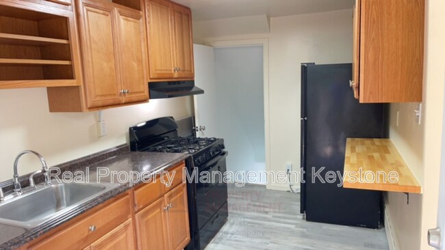 Building Photo - 305 Greenlee Rd