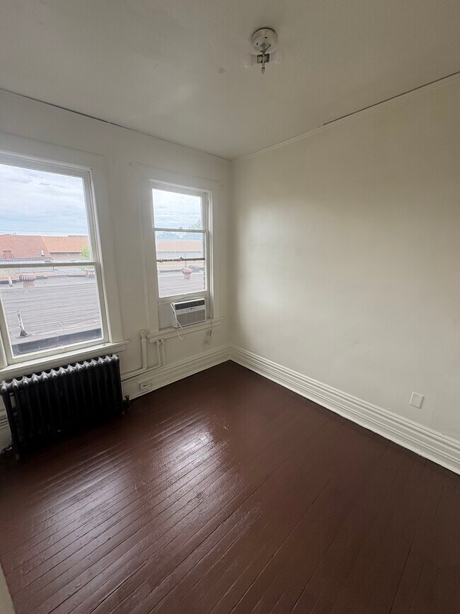 Building Photo - 36 N Gallatin Ave
