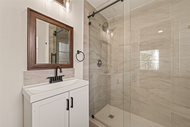 Building Photo - 148 W Whitney St