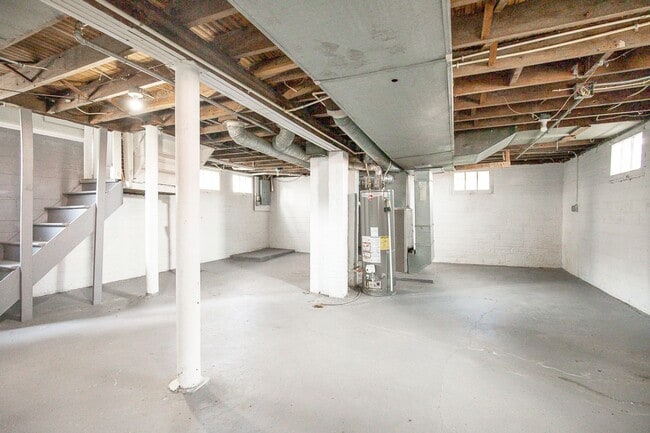 Building Photo - 3 BED 1 BATH BEAUTIFUL SINGLE HOME!