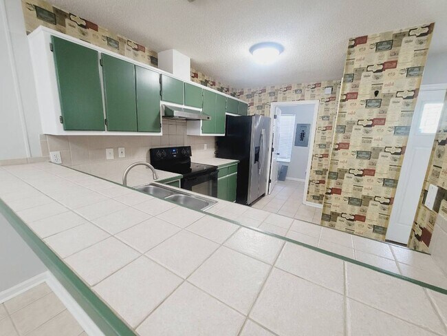 Building Photo - LOVELY 3/2 w/ Screened Porch, New Carpet in Bedrooms, Washer/Dryer, & Privacy Fenced Yard! Includ...