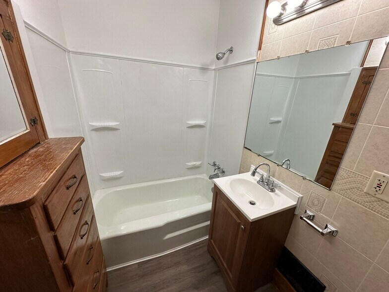 Building Photo - 2512 Tyrone St