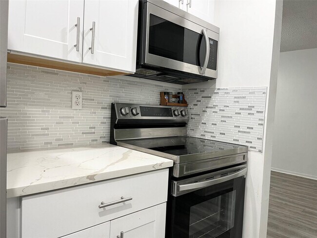Building Photo - 4135 NW 88th Ave
