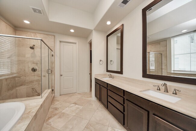 Building Photo - 2061 Fannin Station N