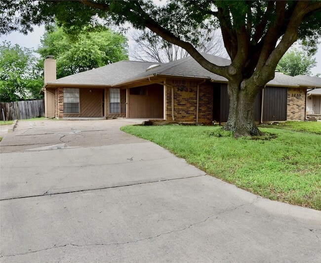 Building Photo - 1233 Fairhaven Dr